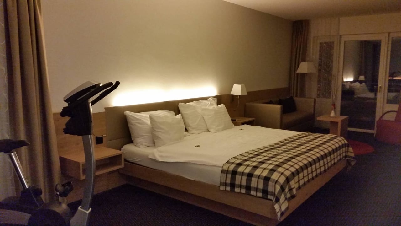 Bett und Hometrainer Best Western Hotel Rebstock