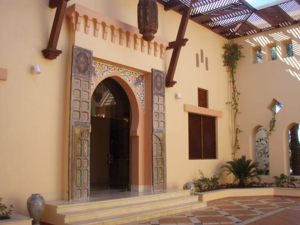 Eingang zur Rezeption Steigenberger Coraya Beach - Adults only