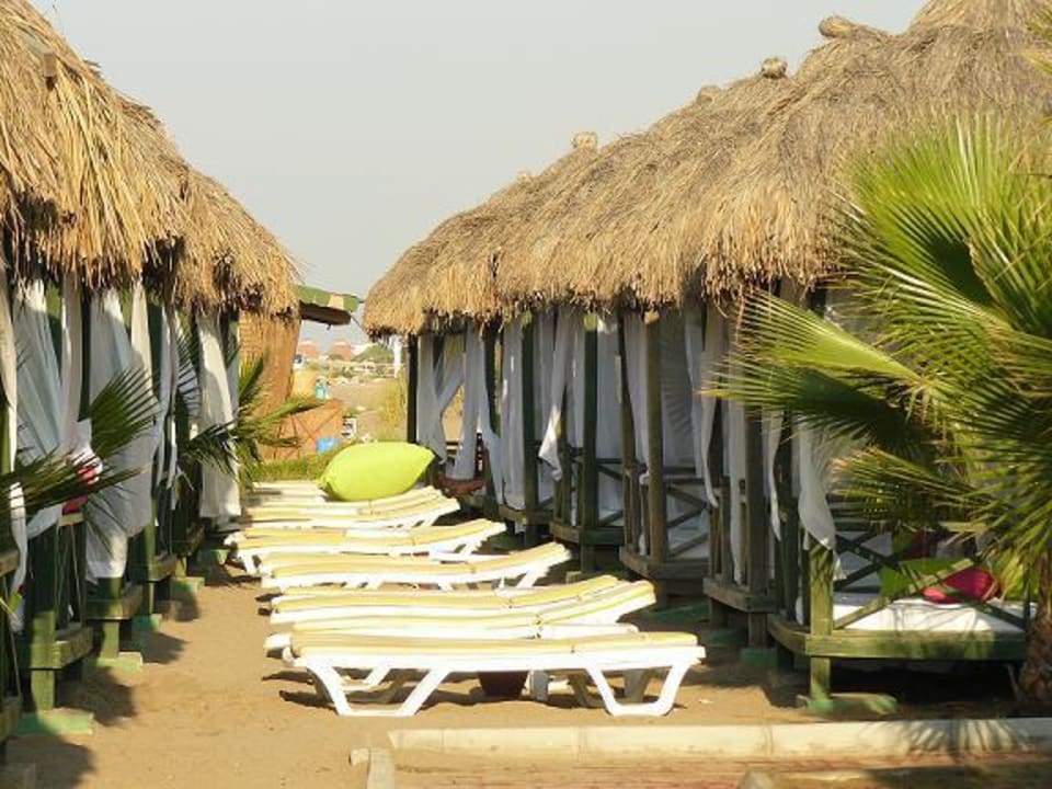 Balihütten am Strand Hotel Delphin Diva