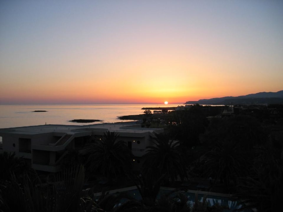 Sonnenaufgang vom Balkon des Hotels Calimera Sirens Beach