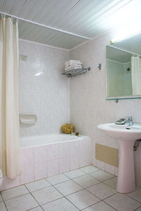 Bathroom Hotel Latania Apartments