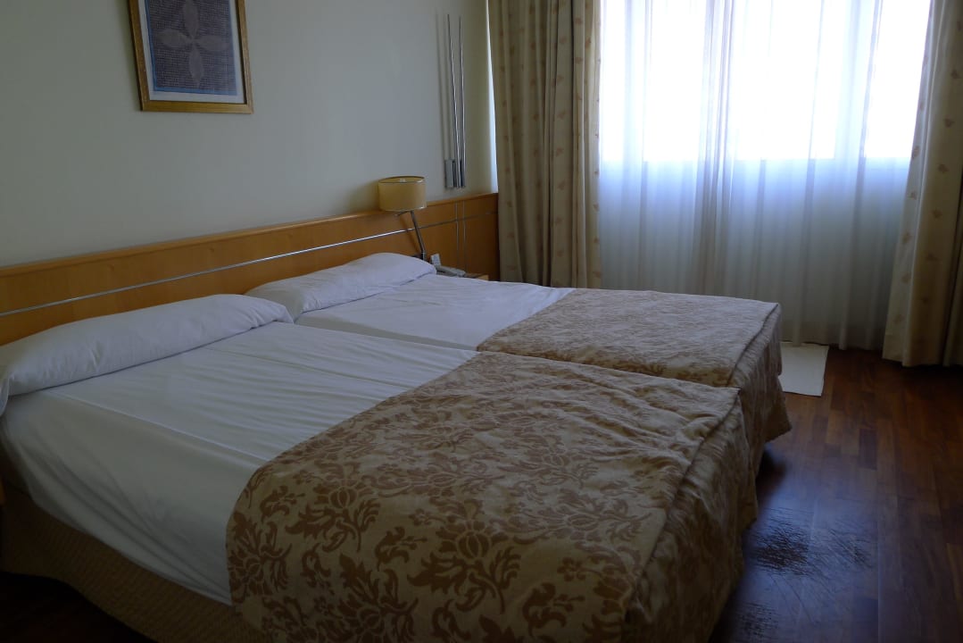 Кровать - кровати, которые скрипят Eurohotel Diagonal Port