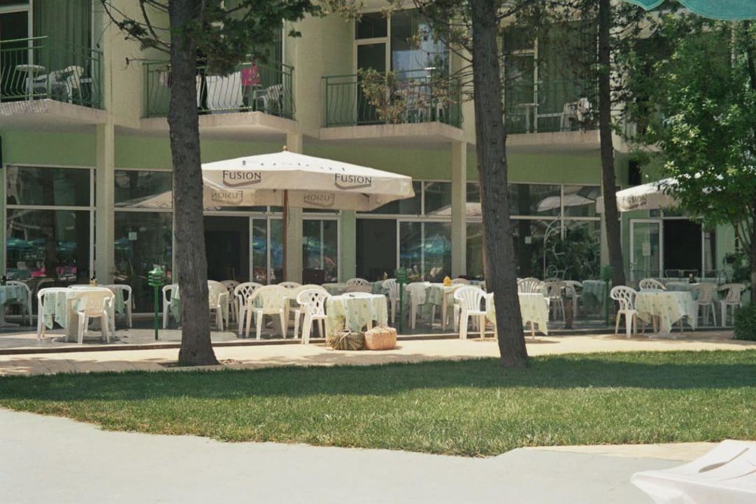 Außenbereich des Speisesaals Flamingo Beach Hotel