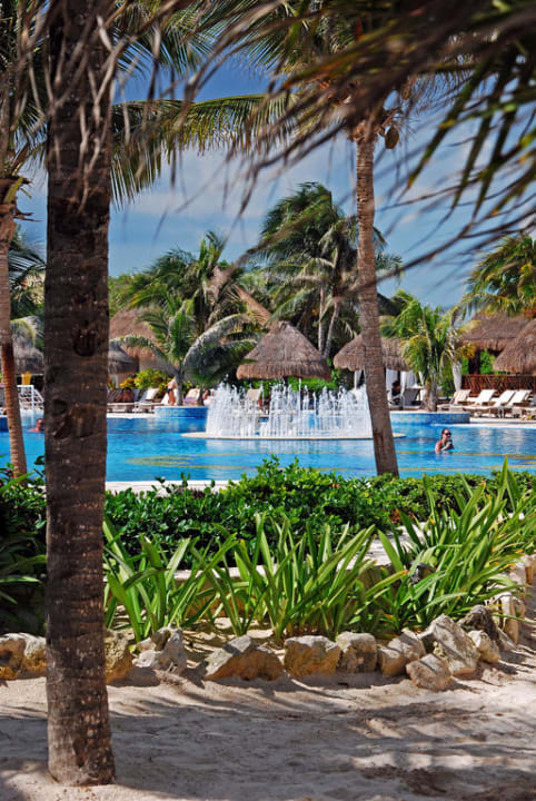 Blick vom Strand zum Pool Catalonia Royal Tulum Beach & Spa Resort - Adults only