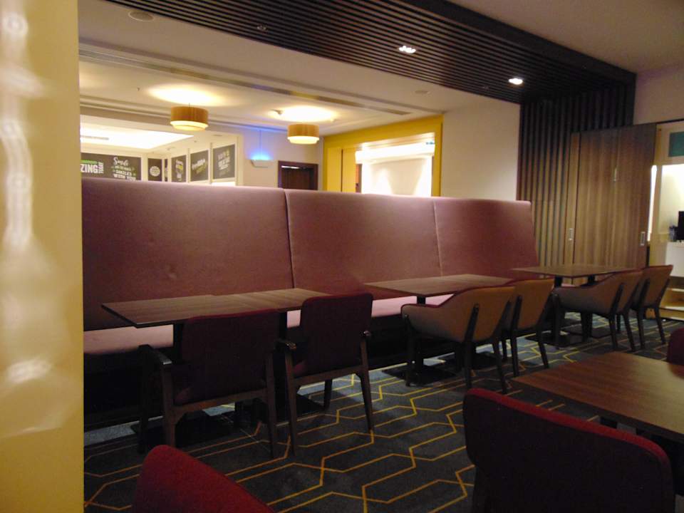 Gastro Hampton By Hilton Dubai Airport