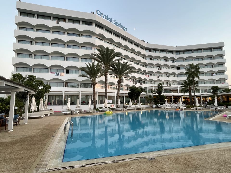 Außenansicht Crystal Springs Beach Hotel