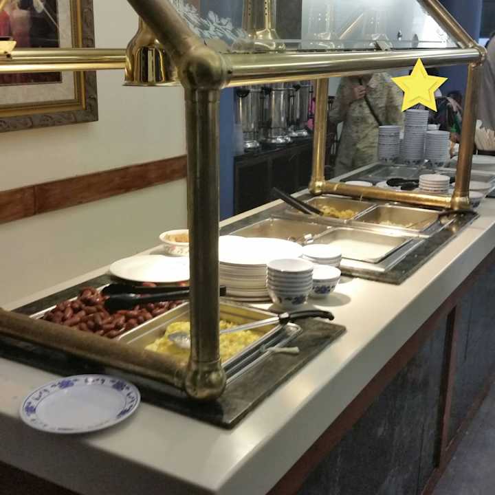 Horror-Frühstück III Aloha Surf Hotel Rooms