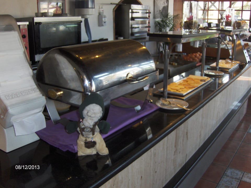 Mull at the servery Hotel Sands Beach Resort