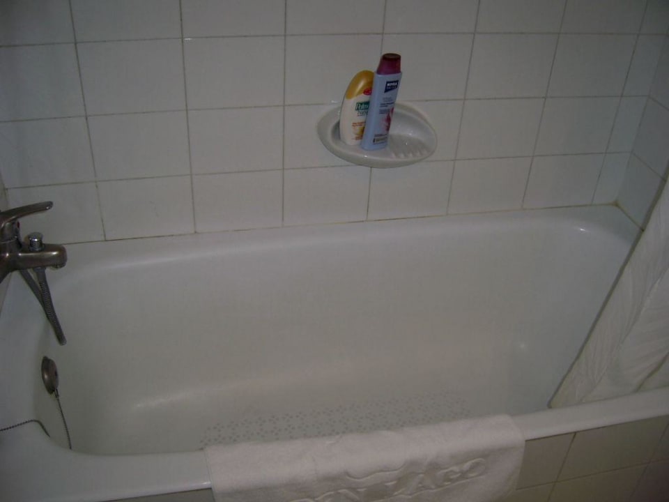 Wanne mit Dusche im Bad VIVA Eden Lago