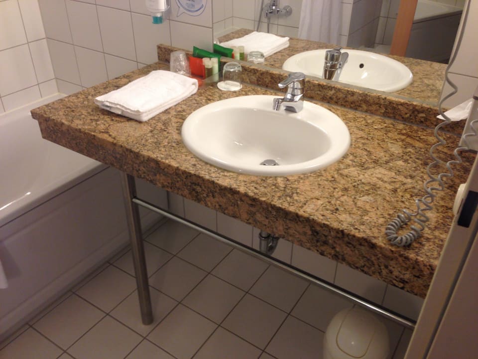 Bad rechter Teil Hotel NH Leipzig Messe