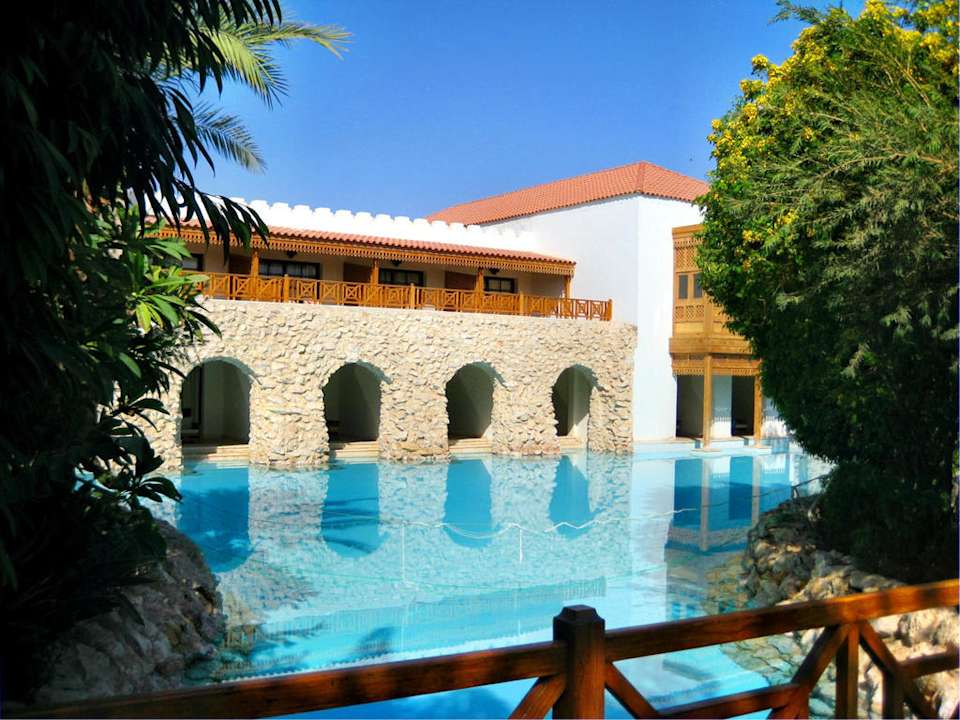 Blick auf die Juniorsuiten (unten mit Poolzugang) Ghazala Gardens