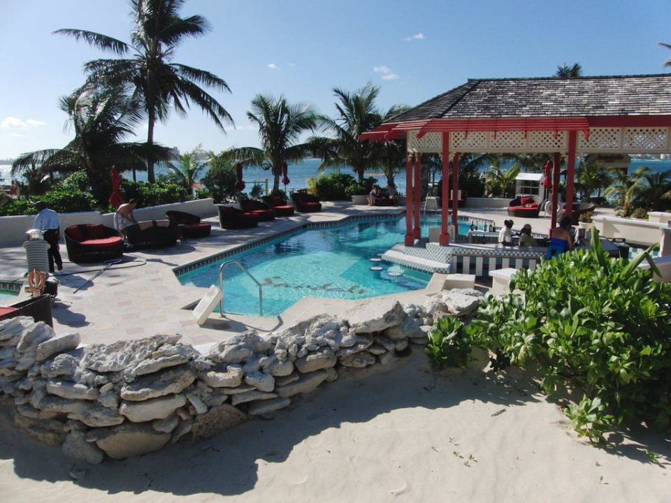 Swimm-up-bar auf Sandals Cave Sandals Royal Bahamian