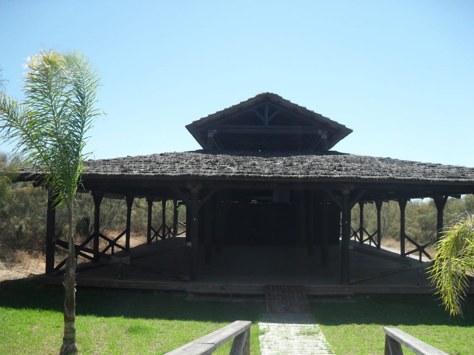 Die Strandbar, die aber leider nicht geöffnet hat Playacanela Hotel