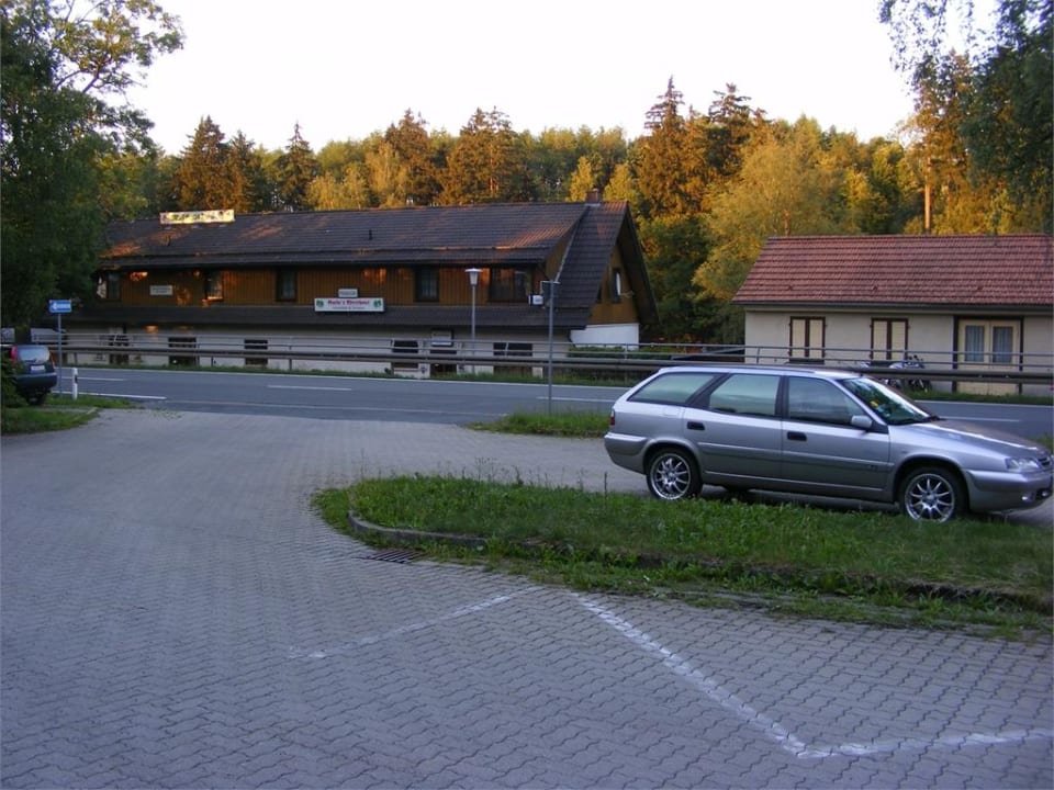 Pension aus Blickrichtung Parkplatz Pension Gocke