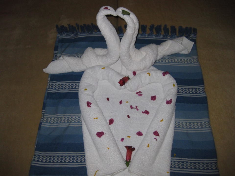 Deko auf dem Bett Marina Lodge At Port Ghalib