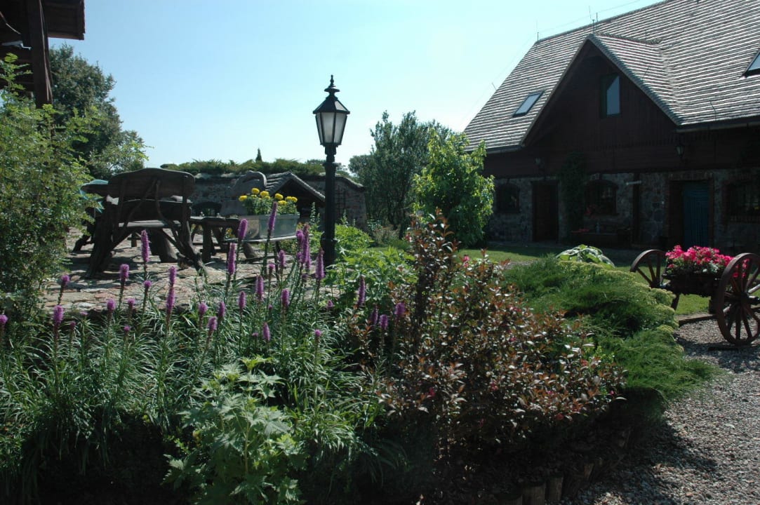 Dziedziniec Guesthouses Domy Konesera