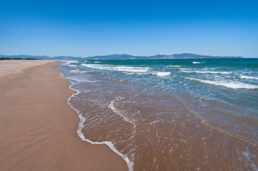 Strand vorm Campingplatz, Bucht von Rosas Camping Aquarius