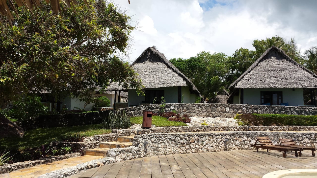 Ansicht der Bungalows Karafuu Beach Resort & Spa