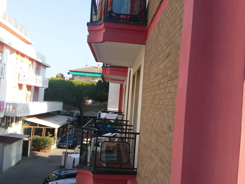 Richtung Ladenstraße Hotel Midi