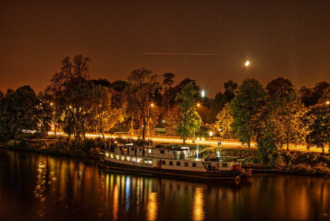 By night Botel Maastricht