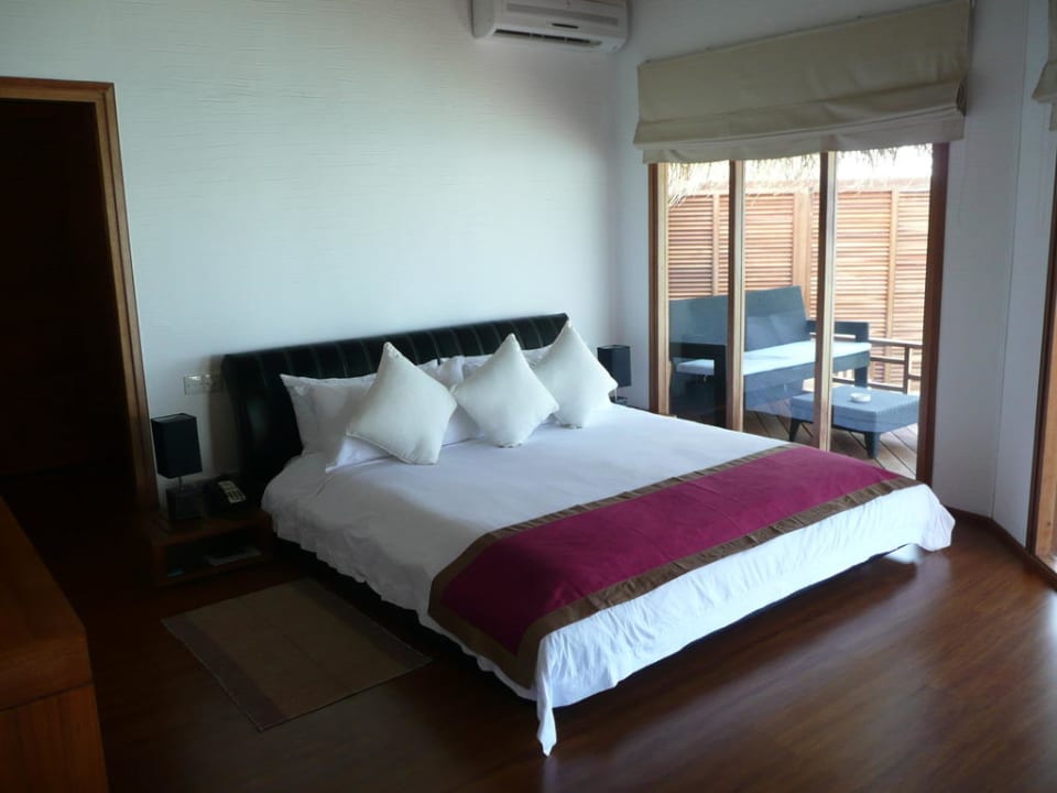 Schlafraum Water Villa 255 Kuramathi Maldives