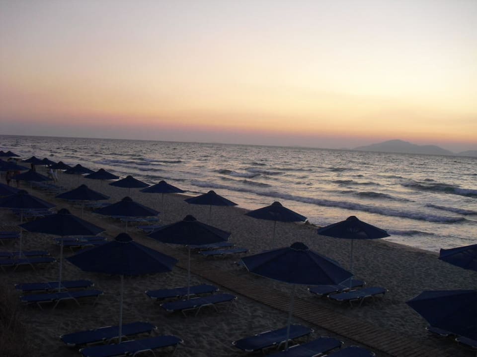 Strand bei Sonnenuntergang Grecotel Casa Paradiso