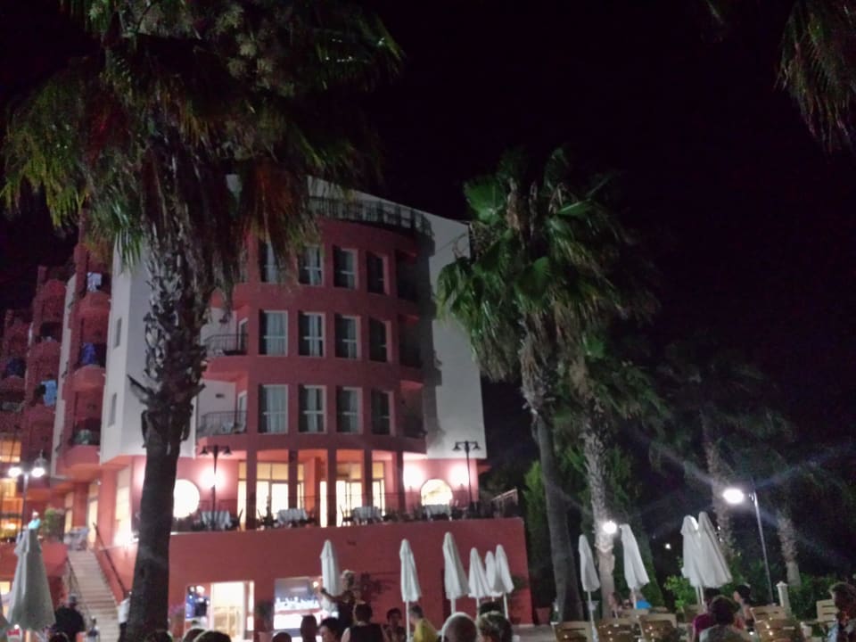 Zum Pool Royal Atlantis Beach Hotel