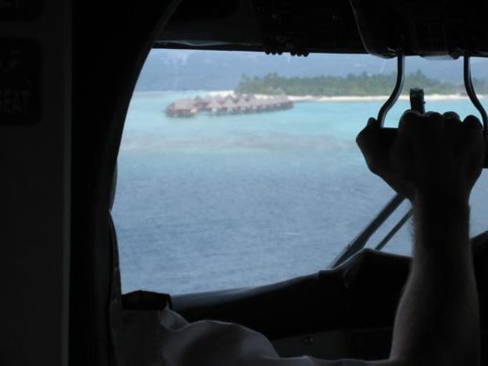 Anflug Angaga Island Resort