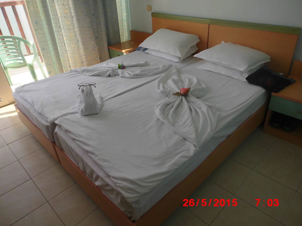 Putzfrau gibt viel Liebe Paradise Beach Hotel