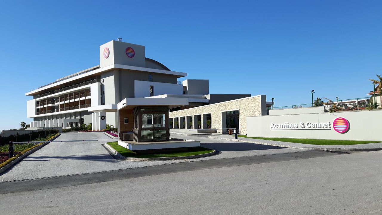 Modern neu und schick Acanthus Cennet Barut Collection