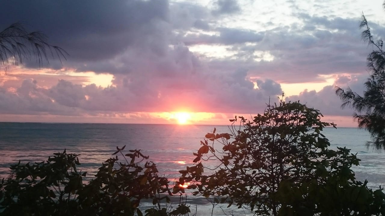 Sonnenaufgang vom Bett Pakachi Beach Resort