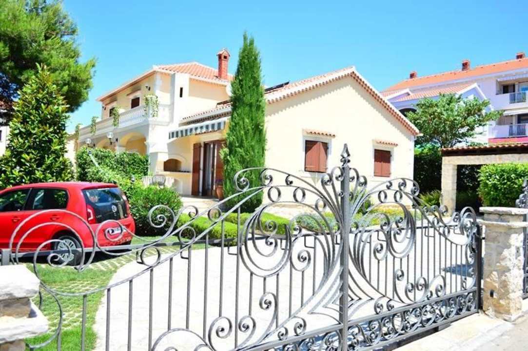 House from the street Apartment Ivkovic