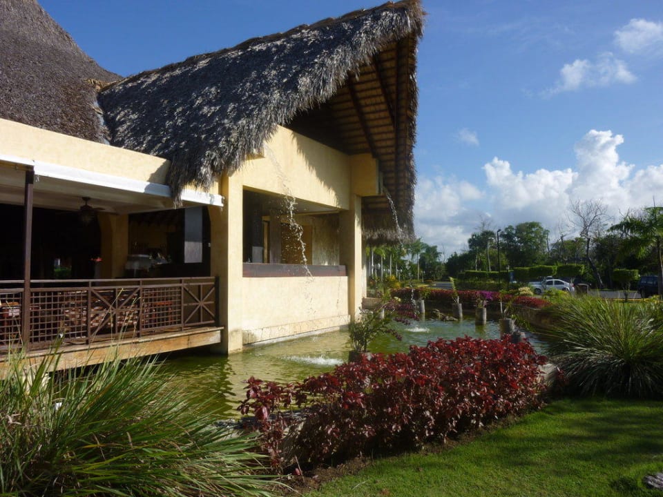 Lobby vom Garten aus Punta Cana Princess All Suites Resort & Spa