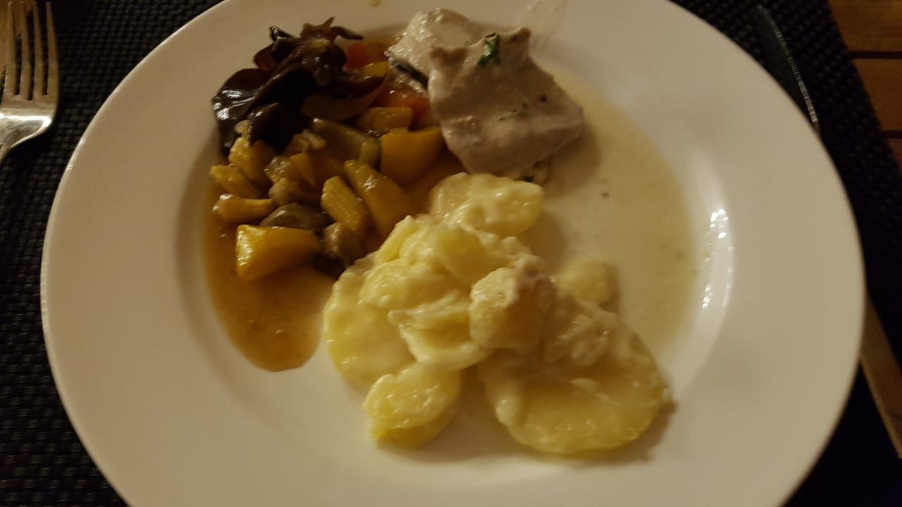 Gastro Kudafushi Resort & Spa