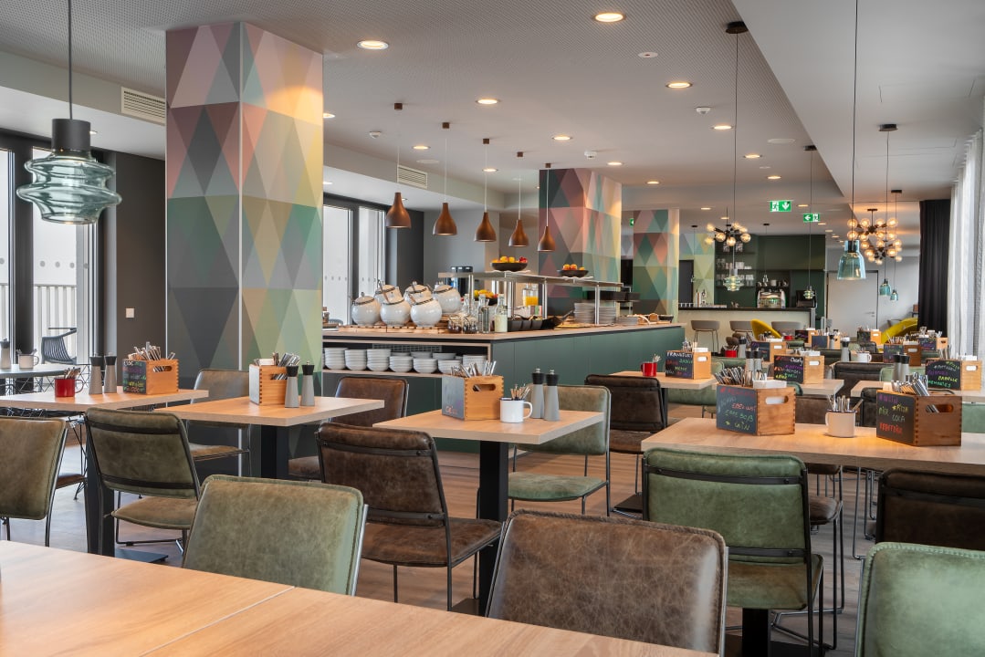 Gastro Holiday Inn – the niu, Charly Frankfurt City