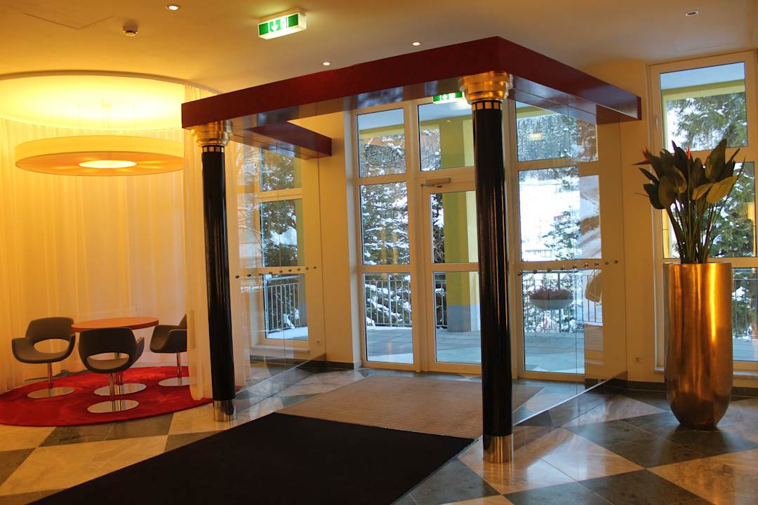 Kleine Lobby am Hinterein-/ausgang vom Bellevue  MONDI Hotel Bellevue Gastein