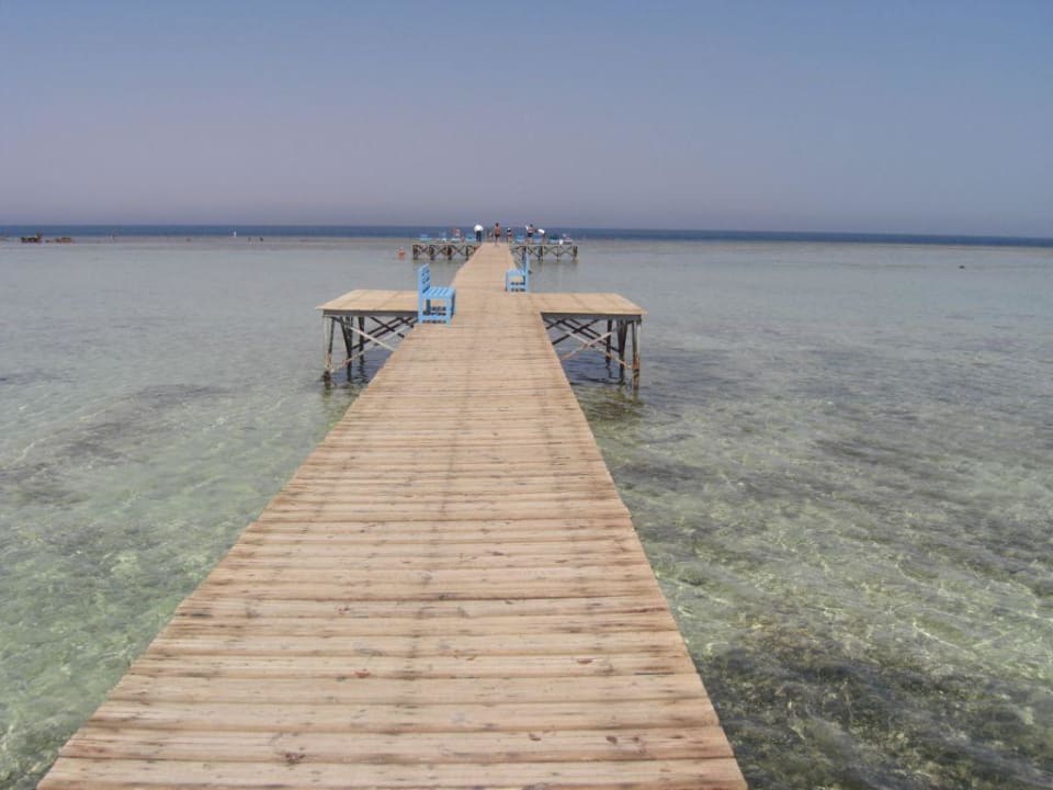 Der Steg vom Nachbarhotel JAZ Mirabel Beach