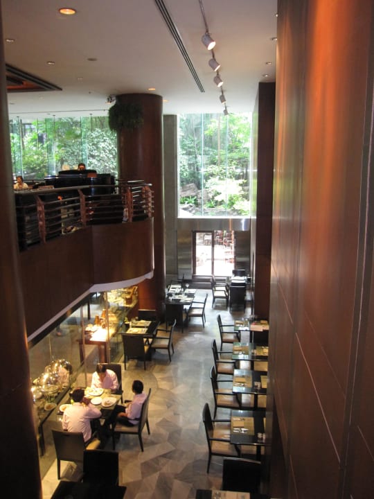 Blick von der Lobby in das EG Hotel Banyan Tree Bangkok