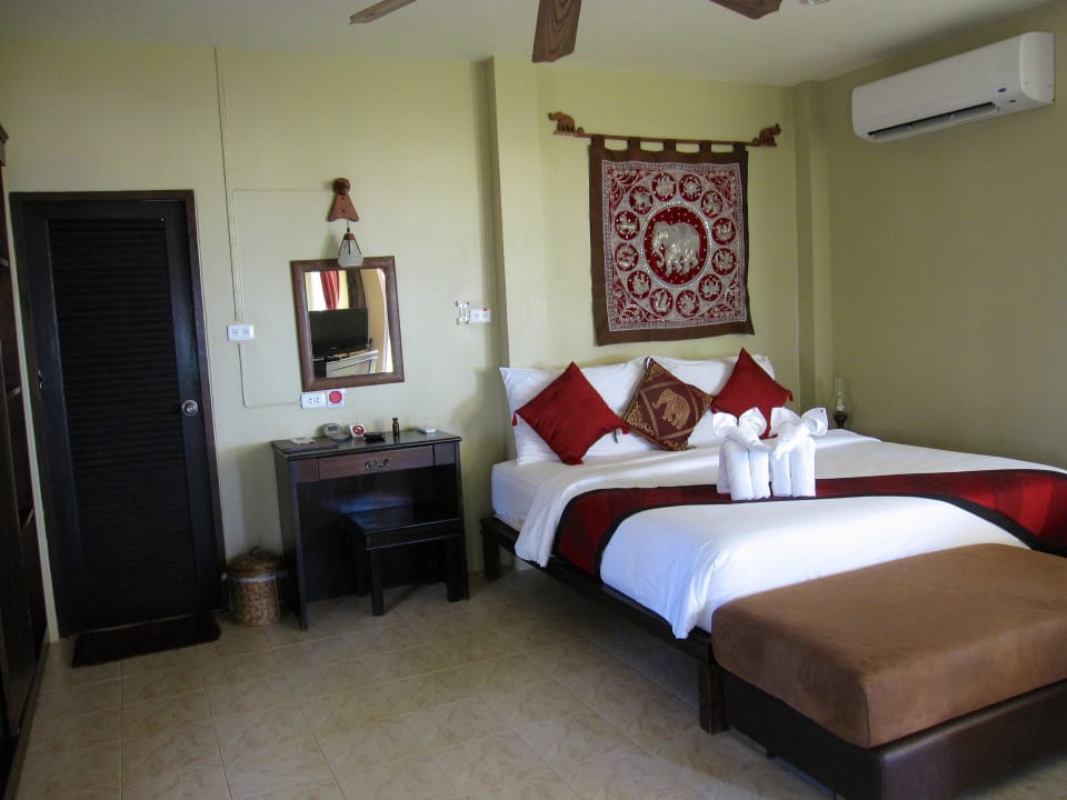 Beachcomber Bungalow Hotel Lanta Castaway Resort