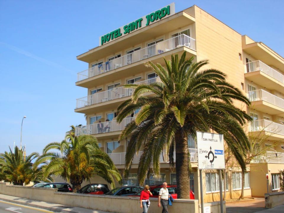 Aussenansicht von der Hauptstrasse Hotel Sant Jordi