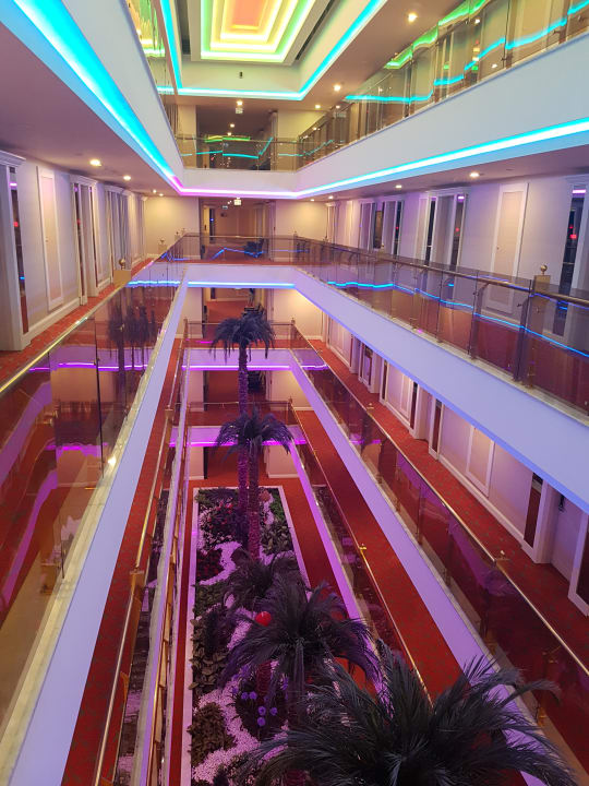 Lobby Azura Deluxe Resort & Spa Hotel