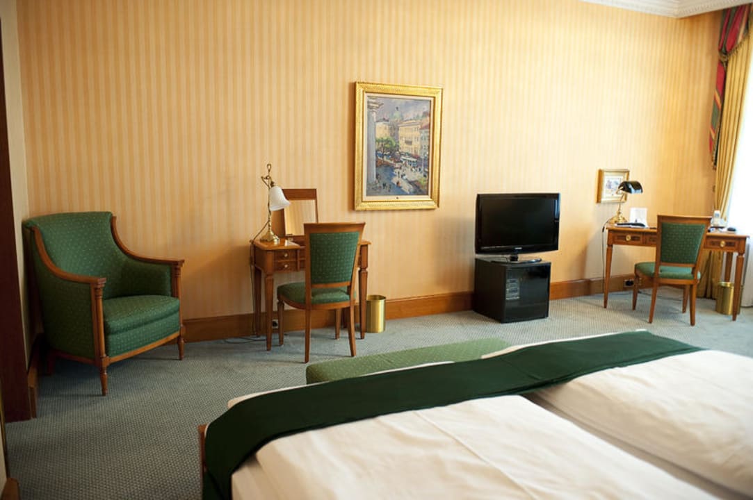 Ausblick vom Bett Best Western Premier Grand Hotel Russischer Hof