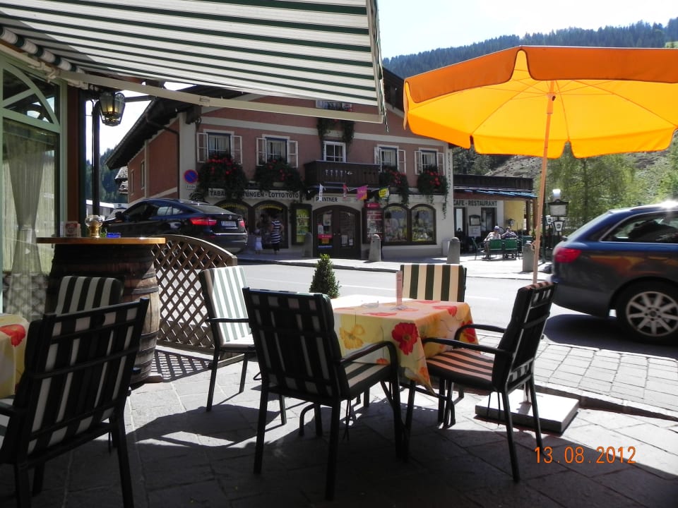 Verkehr vor dem Hotel Hotel Wagrainerhof