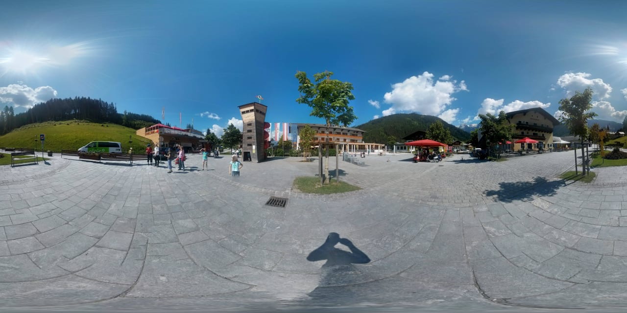 360° Ansicht vom Hotelvorplatz Gut Wenghof - Family Resort