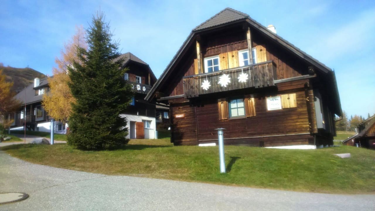 In so einem Chalet waren wir auch für drei Nächte Mountain Resort Feuerberg