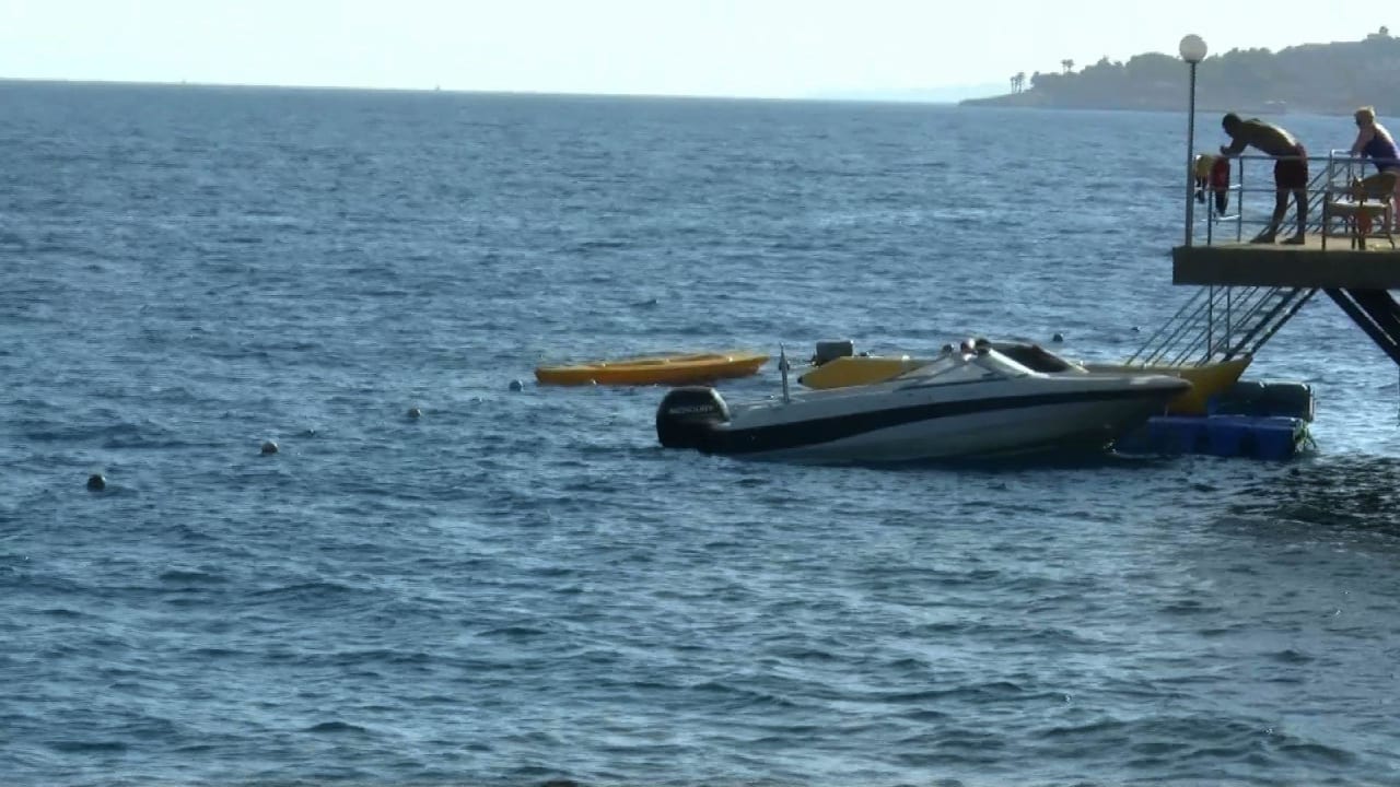 Motorboot mitten im Hausriff Pickalbatros Golf Beach Resort