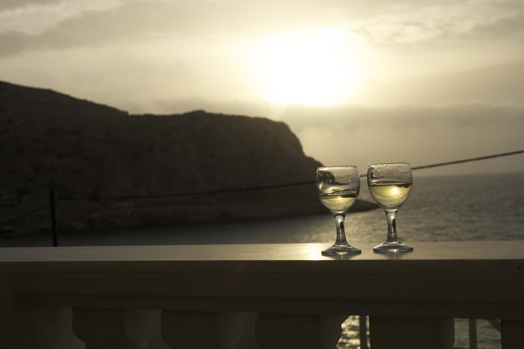 Blick vom Balkon auf den Sonnenuntergang Athene Palace