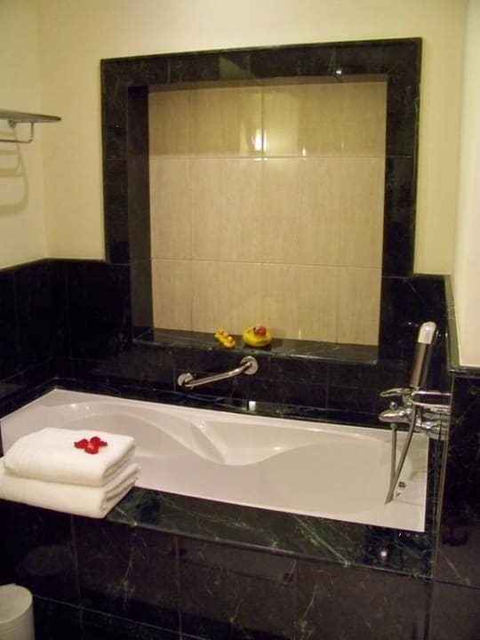 Das Bad Hotel Le Meridien Al Aqah Beach Resort