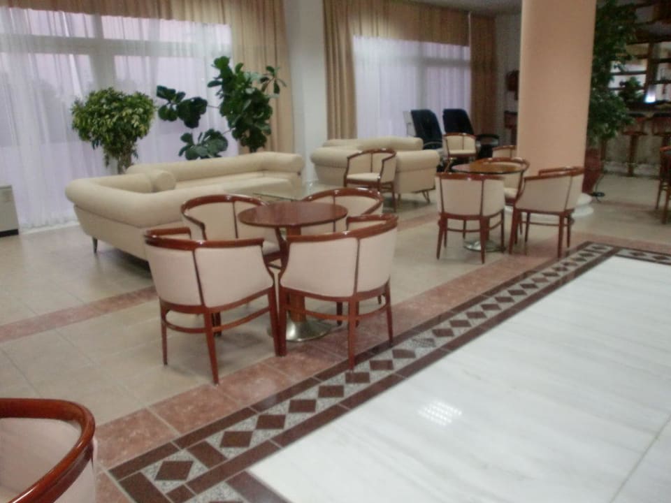 Sitzgruppe bei Rezeption Corali Hotel