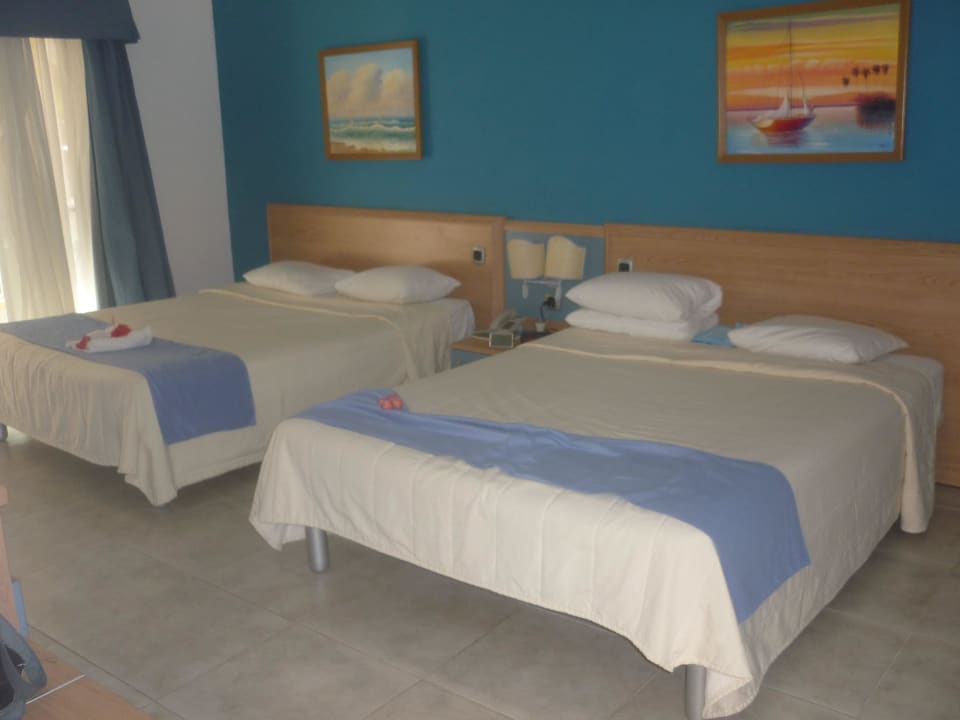 Die Zimmer sind groß, aber sehr renovierungsbedürf Viva Tangerine by Wyndham - All Inclusive Resort